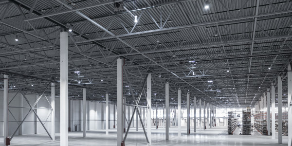 Reformas Integrales de Naves Industriales Alcorcón · Instalación de Iluminación Eficiente